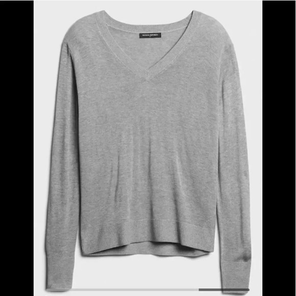 Banana Republic V-Neck Sweater - Picture 4 of 11